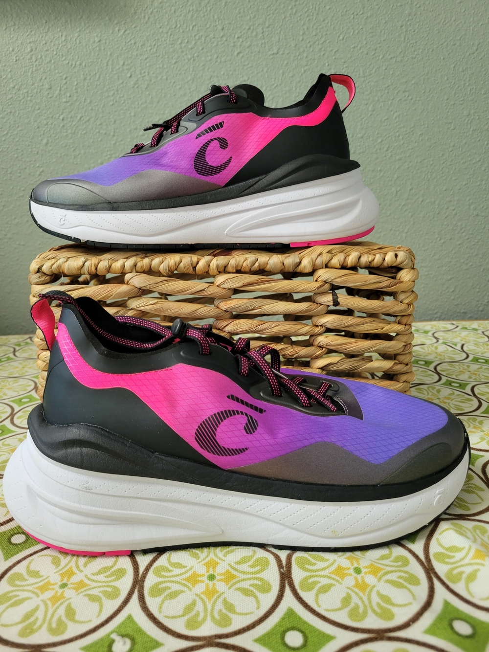 Clove Women's Supercush™ Alto Black / Purple / Pink Lace up Shoe Size 8.5